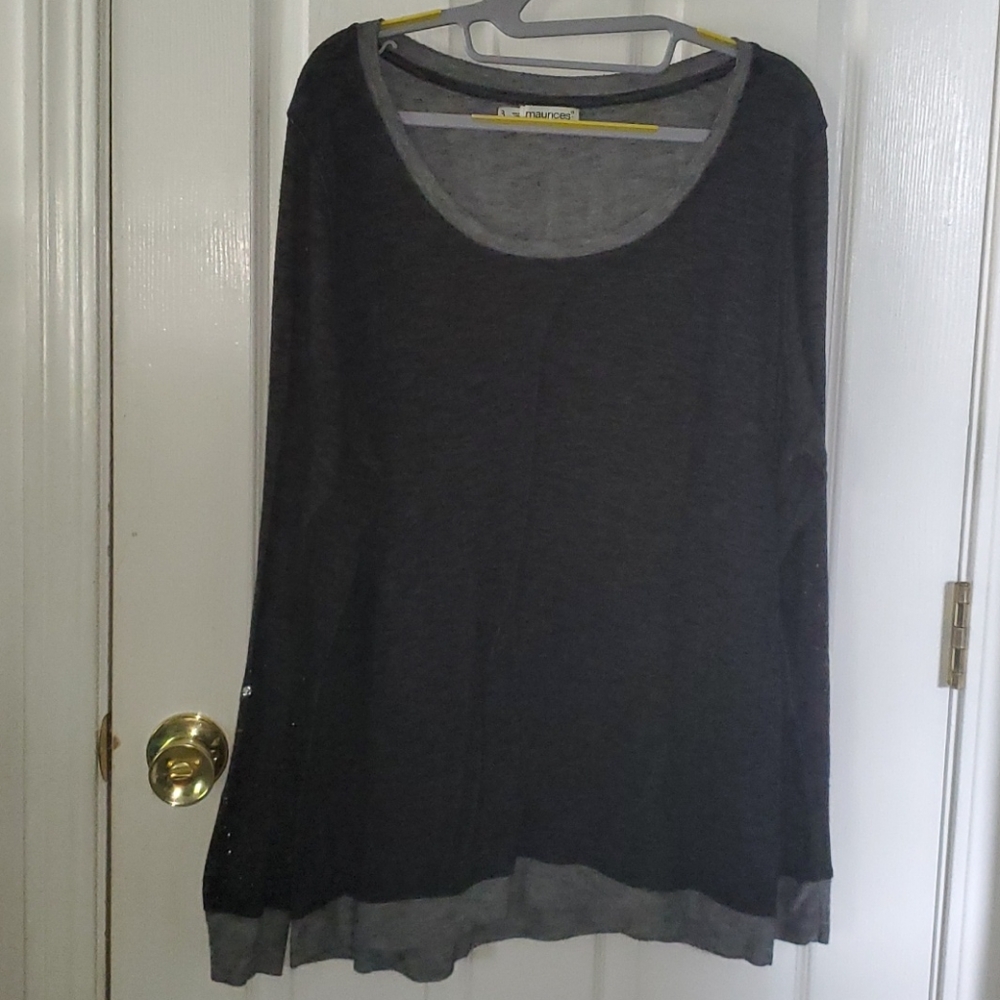 Thin sweater with rhinestones